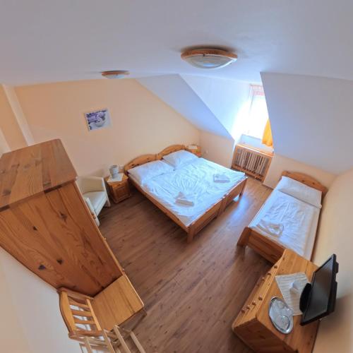 Family Room image 9