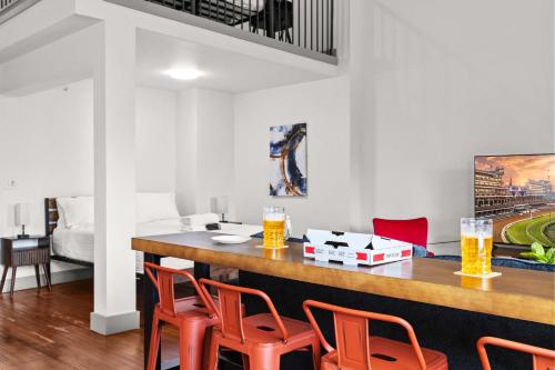 Chic and Comfy Unit w Free Parking Medical District - image 11