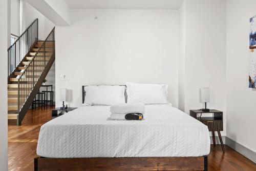 Chic and Comfy Unit w Free Parking Medical District - image 2