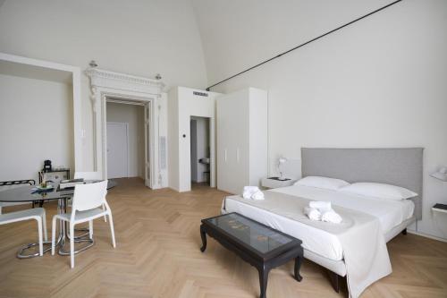 PalazzoTorre 102 - Luxury suite with tower view in Torre a Mare