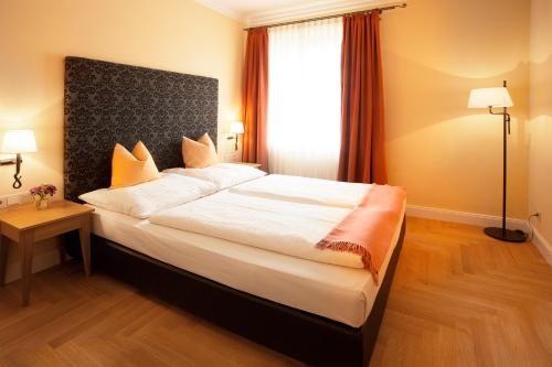 Standard Double or Twin Room image 2