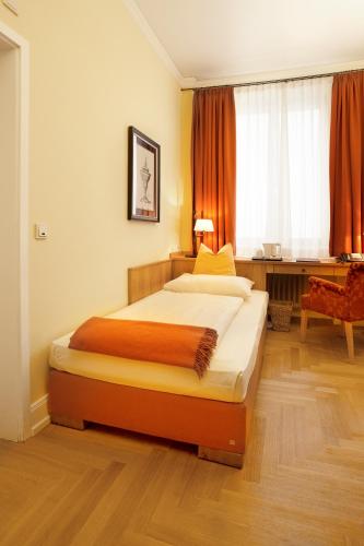 Single Room image 2