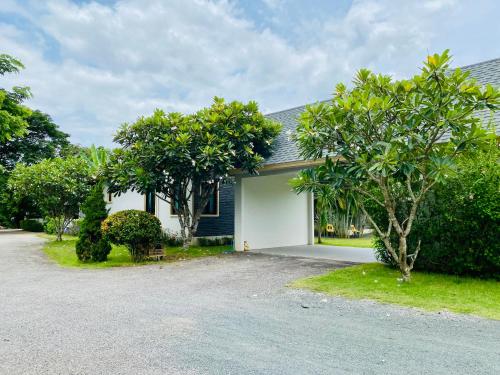 Ban 5 Rai Pool Villa in San Phe Suea