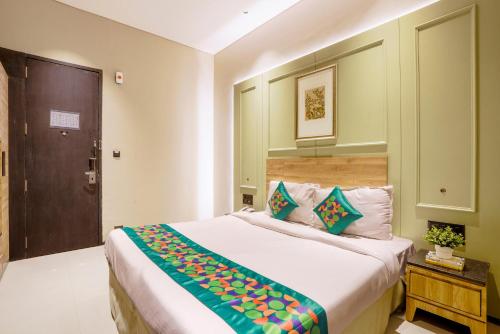 Deluxe Room image 2
