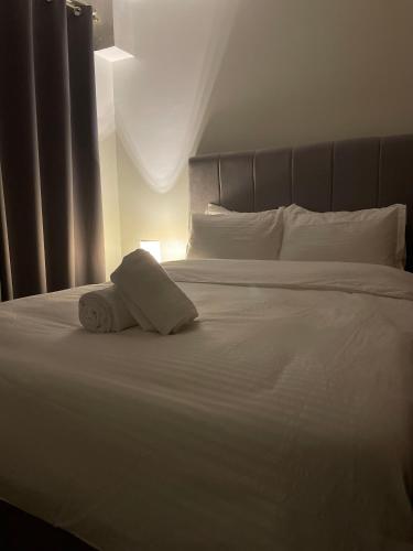 The Ren Suite Facing Sunrise or City View, Manila