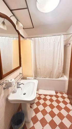 Three-Bedroom Apartment image 10