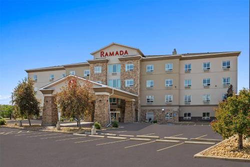 Ramada by Wyndham Drumheller Hotel & Suites