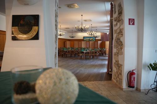 ห้องอาหาร, Hotel Restaurant Der Greif in ลีโอเบน