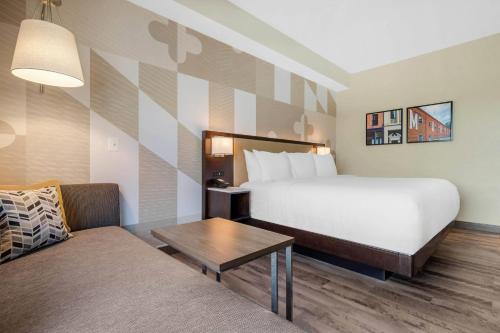 Cambria Hotel College Park - image 6