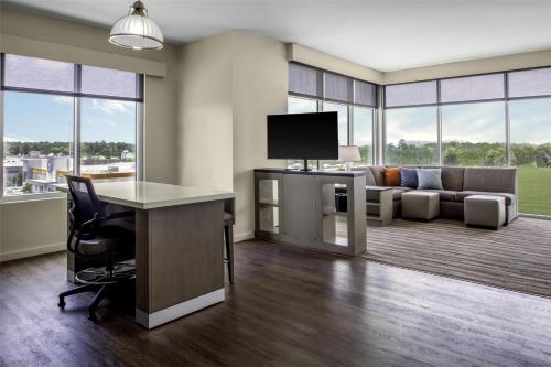 Hyatt House The Woodlands-Shenandoah - image 6