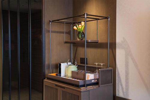 Yuexiu Hotel Guangzhou,Curio Collection by Hilton-Free shuttle between hotel and Exhibition Center during Canton Fair & Exhibitor Registration Counter