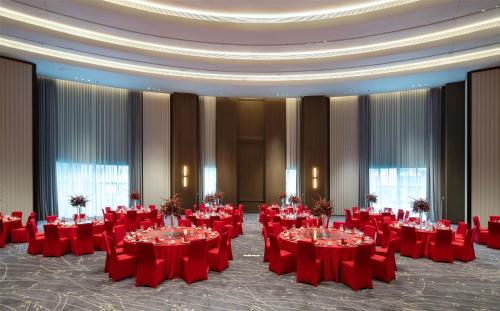 Yuexiu Hotel Guangzhou,Curio Collection by Hilton-Free shuttle between hotel and Exhibition Center during Canton Fair & Exhibitor Registration Counter