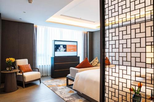 Yuexiu Hotel Guangzhou,Curio Collection by Hilton-Free shuttle between hotel and Exhibition Center during Canton Fair & Exhibitor Registration Counter