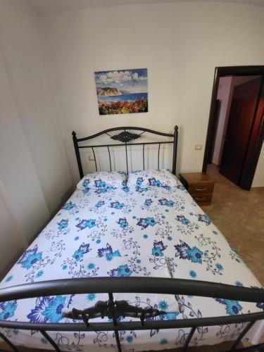 One-Bedroom Apartment image 5
