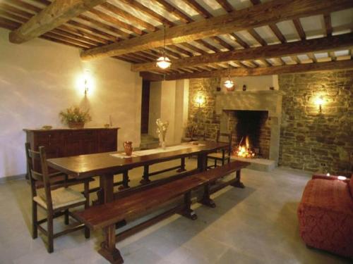 娛樂設施, Chalet in Apecchio with Pool and Mountain Views in 阿佩基奧