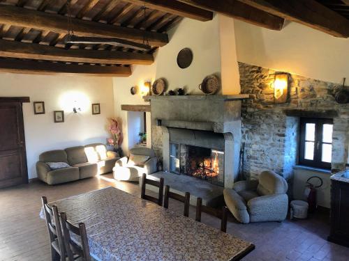 設施, Chalet in Apecchio with Pool and Mountain Views in 阿佩基奧