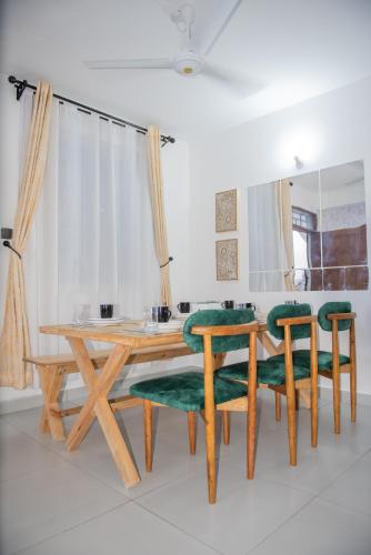 Three Bedroom Apartment Nyali 4 beds,pool and walking distance to the beach in شاطئ نيالي