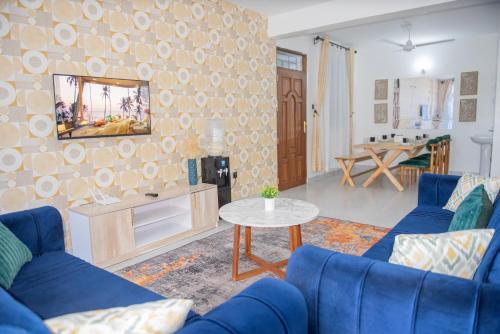 Three Bedroom Apartment Nyali 4 beds,pool and walking distance to the beach in شاطئ نيالي