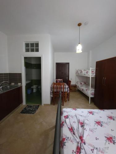Standard Double Room with Bath image 6