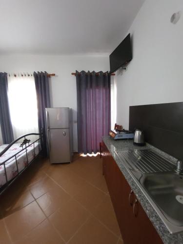 Standard Double Room with Bath image 8