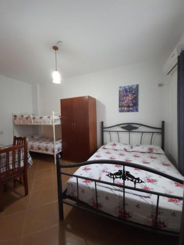 Standard Double Room with Bath image 5