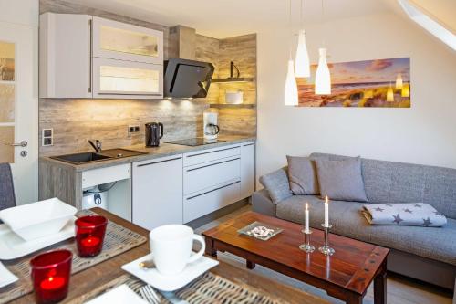 Carlotta s Beachroom - image 5