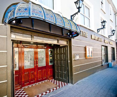 . Munster Arms Hotel
