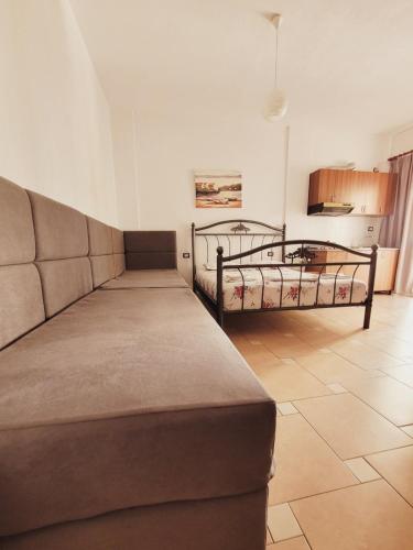 1 king bed, 2 twin beds