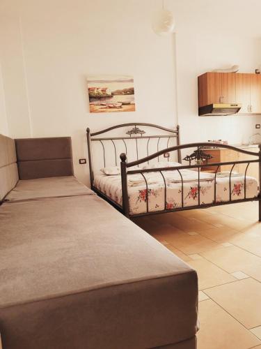 Quadruple Room with Balcony image 6