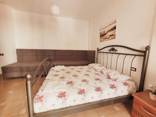 Quadruple Room with Balcony image 7