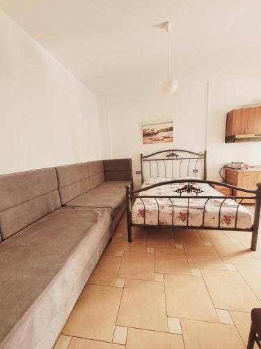 Quadruple Room with Balcony image 8