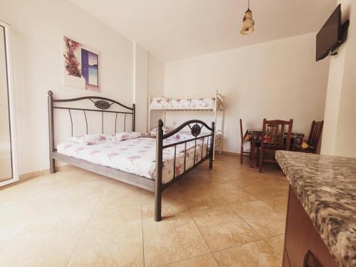 Quadruple Room with Balcony image 10