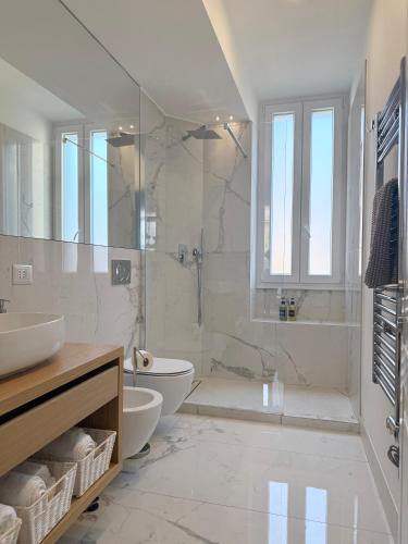 Spacious Apt with Private Terrace near the Vatican - Casa Vacanze Romane, Rome (photo 8)