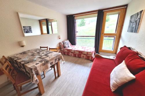 Beautiful studio with balcony - nice view – khách sạn tại Le Chantel