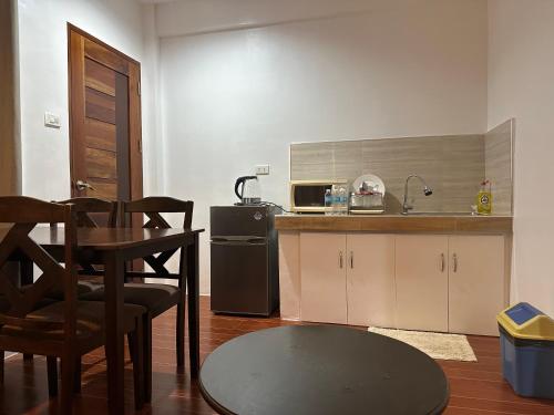 บริการและสิ่งอำนวยความสะดวก, ZOSIMO'S INN in ลาซี่