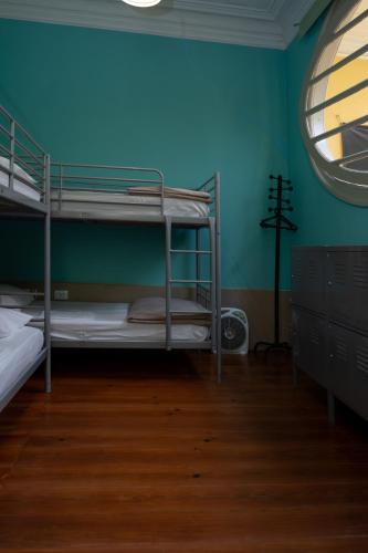 1 bunk bed