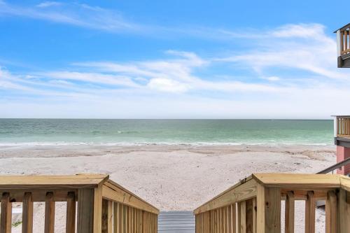 Serenity By The Sea - Amazing beach front townhome - image 14