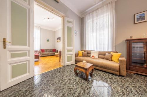 Liana-Luxury And Central Flat 4