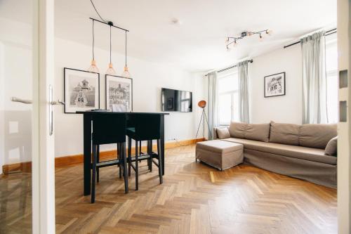 One-Bedroom Apartment image 6