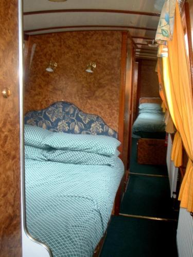 Stone - Boat - Sleeps 6 - Pet Friendly - 85ws in Stone