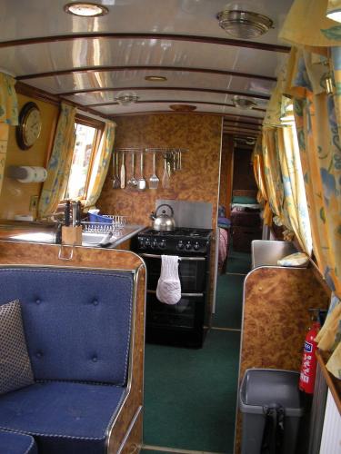 Stone - Boat - Sleeps 6 - Pet Friendly - 85ws in Stone