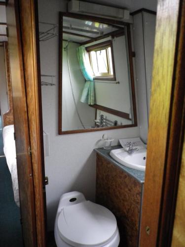 Stone - Boat - Sleeps 6 - Pet Friendly - 85ws in Stone