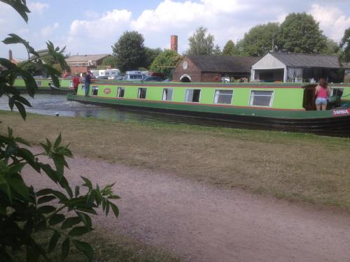 Stone - Boat - Sleeps 6 - Pet Friendly - 85ws in Stone