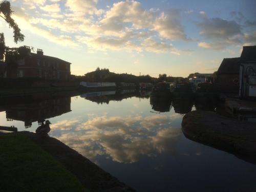 Stone - Boat - Sleeps 6 - Pet Friendly - 85ws in Stone