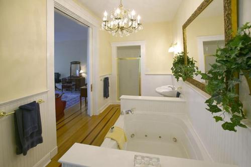 DuPont Mansion Historic Bed and Breakfast Louisville (KY)