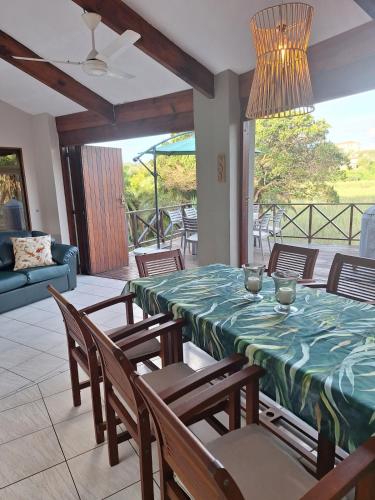 Marina Beach Lagoon View House &Blueflag beach KZN in Southbroom