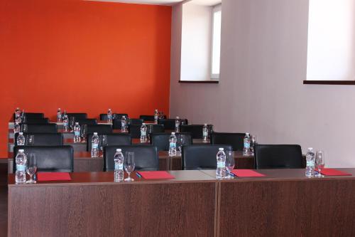 Kendros Hotel - image 10