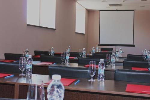 Kendros Hotel - image 9