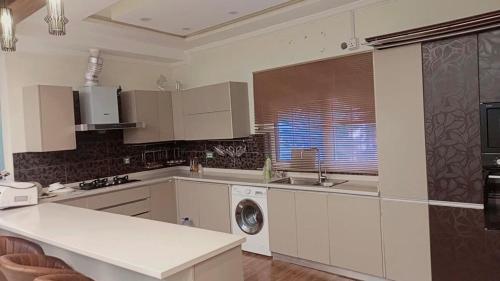 Cuina, Peaceful Hilltop Apartment in Changla Gali in Ayubia