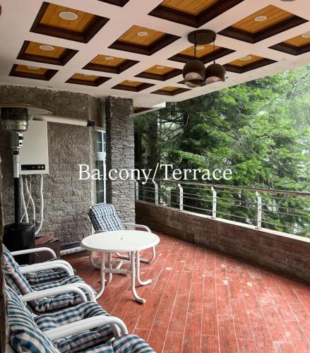 Vista, Peaceful Hilltop Apartment in Changla Gali in Ayubia